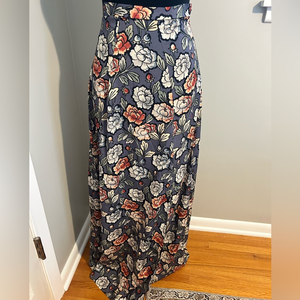 Floral maxi skirt with slit